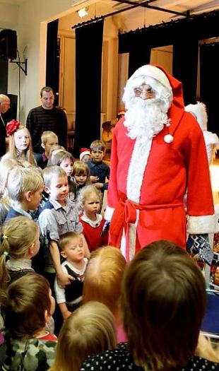 Jõulunäidend õpetas lastele ohutut liiklemist