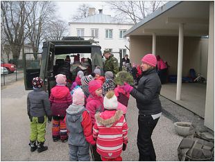 „Päikesejänku“ lasteaias Eesti Vabariigi sünnipäeva tähistamas