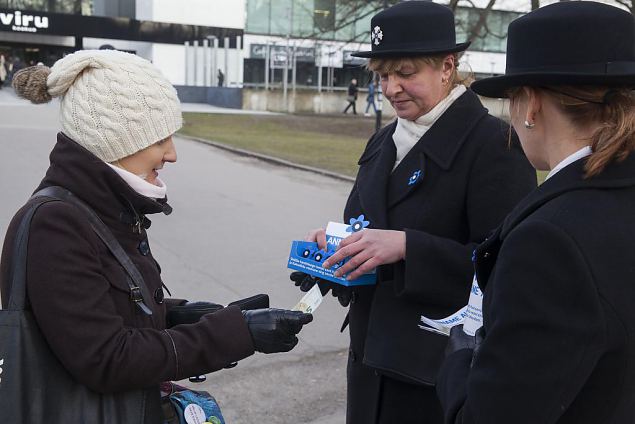 Naiskodukaitsjad on sinilille saadikud kõikjal Eestis