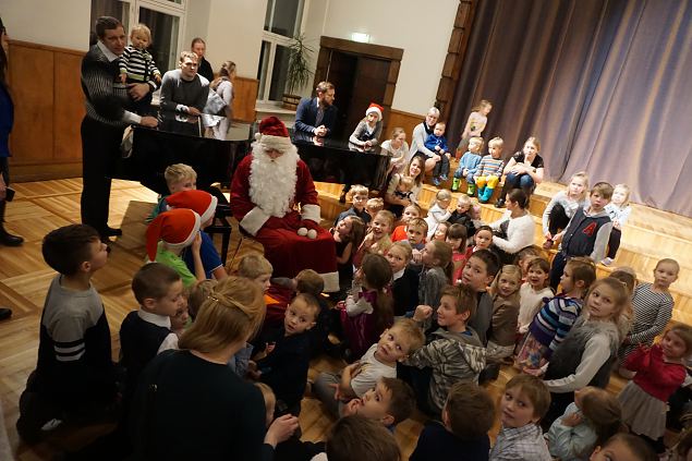 Kaitseliidu Tallinna maleva ja Naiskodukaitse Tallinna ringkonna pisiperel käis külas jõuluvana!