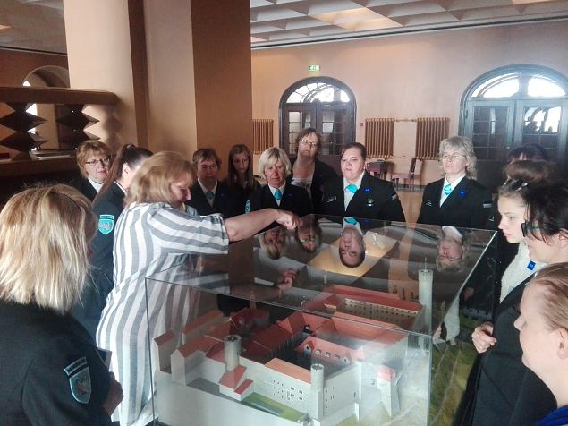 Sakala naiskodukaitsjad külastasid Riigikogu