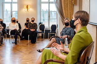 Eesti Vabariigi President külastas naiskodukaitsjaid juhtide õppepäevadel