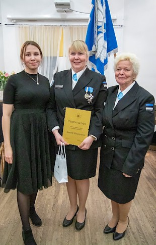 Tallinna ringkonna 2022. aasta naiskodukaitsja kapral Annely Koolmanni peres tegutseb kolm põlvkonda naiskodukaitsjaid