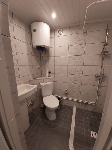 Tuba nr 6 - WC dushinurga ja kraanikausiga 